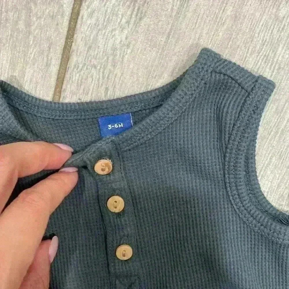 Old Navy Bodysuits Onsies Size 3-6 Months